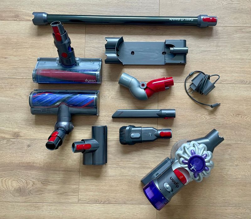 Das umfangreiche Zubehör des Dyson V8 Absolute lässt keine Wünsche offen